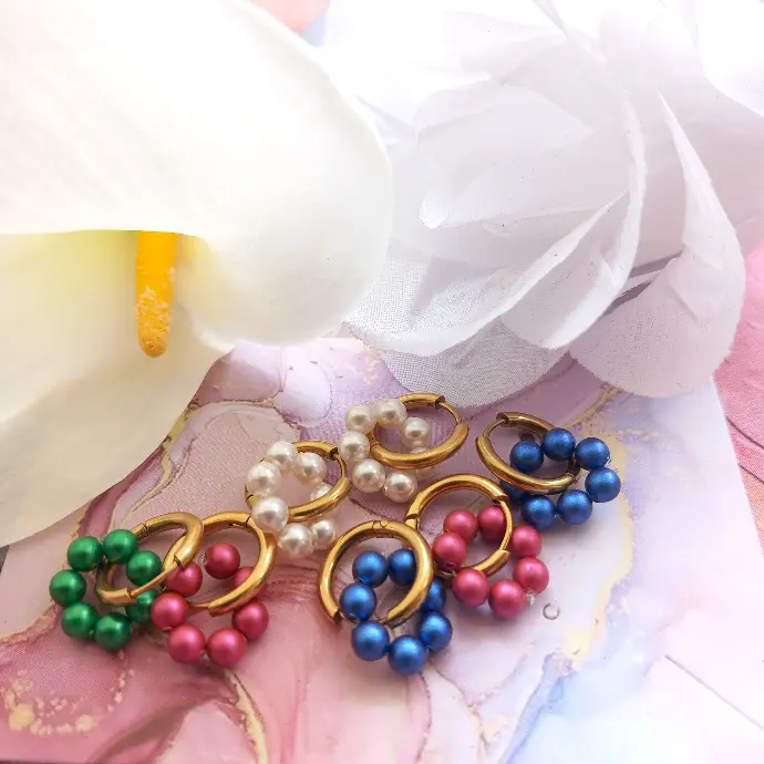 Boucles d'oreilles créoles Perles nacrées - couleurs au  choix