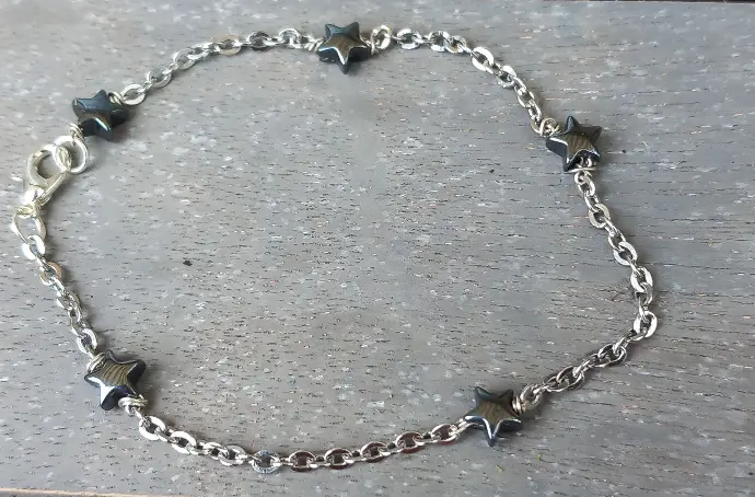 Simple star bracelet - Hematite