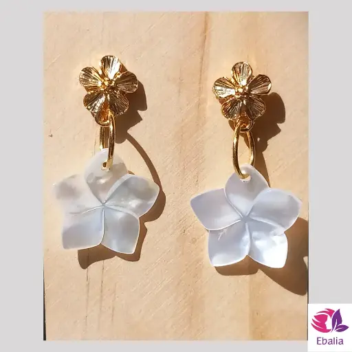 Boucles d'oreilles fleur de nacre