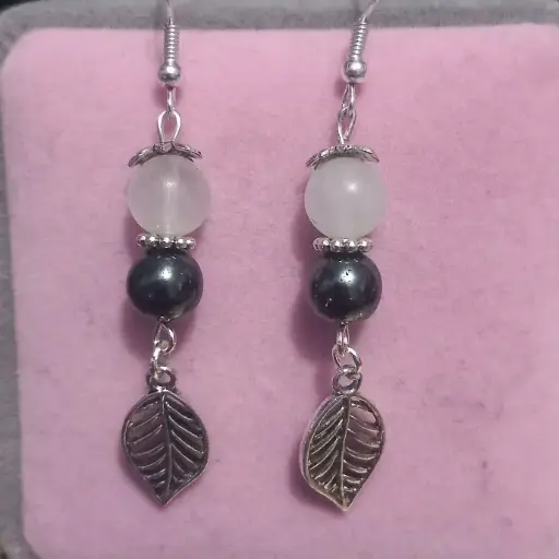 Boucles d'oreilles feuille black and white - Pierres Naturelles cristal de roche et hématite